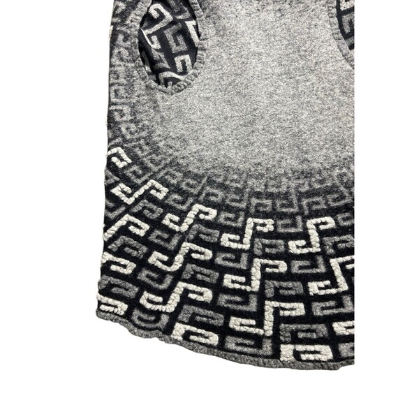 NWT Charlie B geometric jacquard Shawl poncho Charcoal Sz O/S - Picture 10 of 15